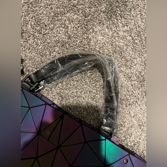 GEOMETRIC LUMINOUS IRIDESCENT HOLOGRAPHIC HANDBAG - Picture 5 of 10